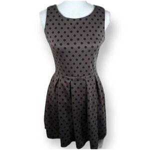 SANS SOUCI GRAY AND BLACK POLKA-DOT SKATER DRESS SZ.M EUC.
